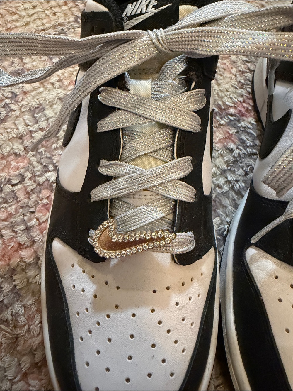 Nike Panda Dunks - Picture 2 of 5